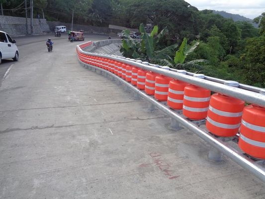 خرید Hot Dipped Galvanized Guardrail Rolling Barrier International Level 4 Certified for Road Protection and Traffic Control online manufacture