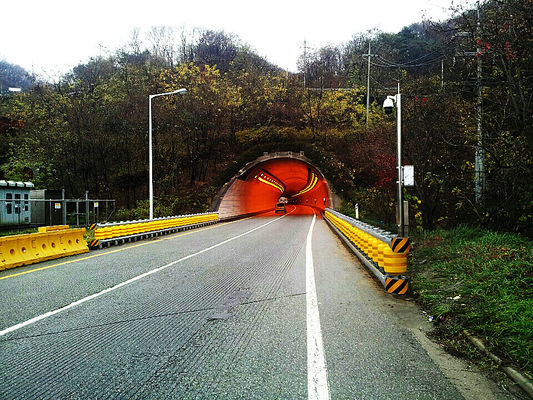 خرید Hot Dipped Galvanized Rolling Guardrail Barrier Featuring Grade International Level 4 and PU Roller Material Ensuring Roadside Safety online manufacture