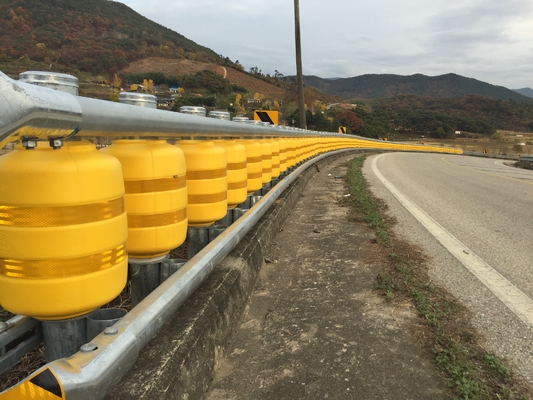 خرید 4 Meters Length Highway Roller Barrier High Corrosion Resistance for Mountain Roads Highway Protection online manufacture