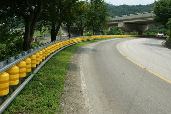 خرید PU Roller Material Rolling Guardrail Barrier Zinc Coating 85um 600g per Square Meter Grade International Level 4 Road Safety Solution online manufacture