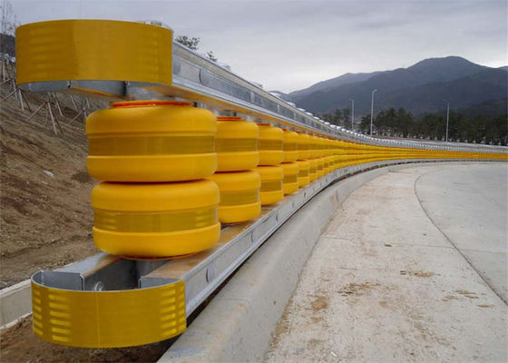 قیمت خوب 350mm Diameter Roller Crash Barrier Supporting 150 Kg Load Capacity Durable Solution for Traffic and Industrial Safety آنلاین