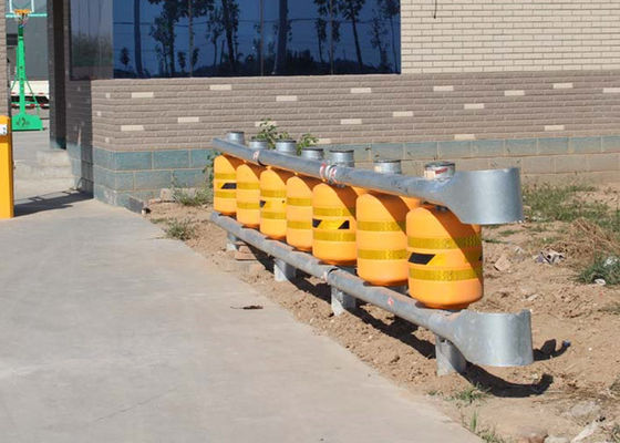 قیمت خوب تجهیزات جانبی زرد با نوارهای مشکی، تسهیلات ایمنی بزرگراه، ارائه تجهیزات ایمنی جاده برای کنترل و مدیریت ترافیک آنلاین