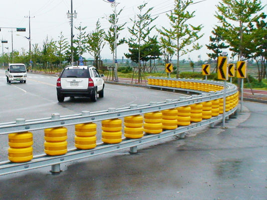 قیمت خوب Red Fence Rolling Barrier with Guardrail Designed to Improve Highway Traffic Flow and Enhance Roadside Protection آنلاین