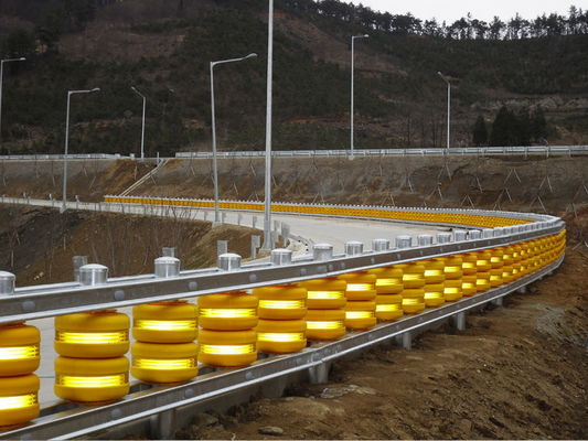 قیمت خوب Diameter 245 350 Mm Roller Size Highway Roller Barrier Featuring 10 Years Lifetime and 300 Meters day Output for Traffic Control آنلاین